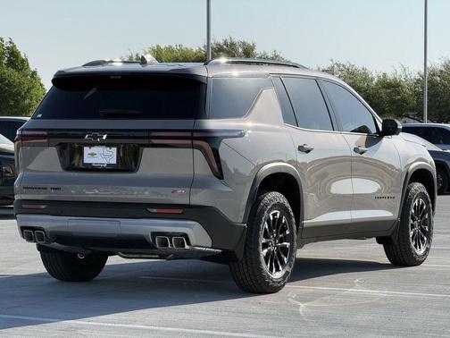 Sandstone Gray 2026 Chevrolet Traverse AWD Z71