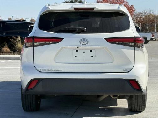 2020 Toyota Highlander LE