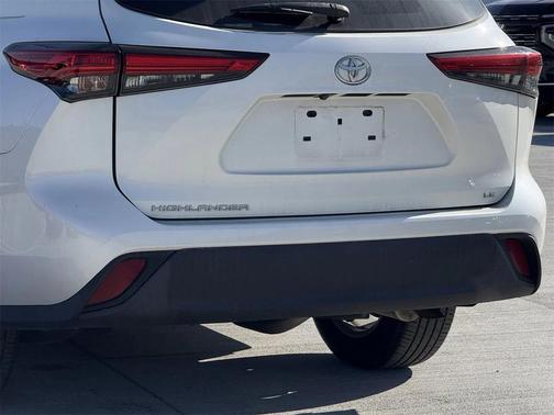 2020 Toyota Highlander LE