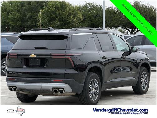 Mosaic Black Metallic 2025 Chevrolet Traverse LT