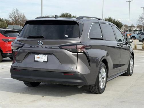 2023 Toyota Sienna XLE