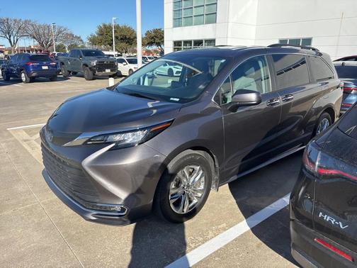 2023 Toyota Sienna XLE