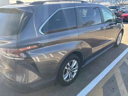 2023 Toyota Sienna XLE