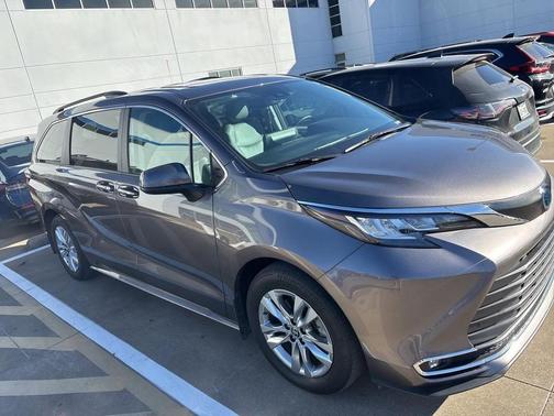 2023 Toyota Sienna XLE