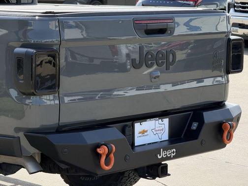 Sting-Gray Clearcoat 2023 Jeep Gladiator Willys 4x4