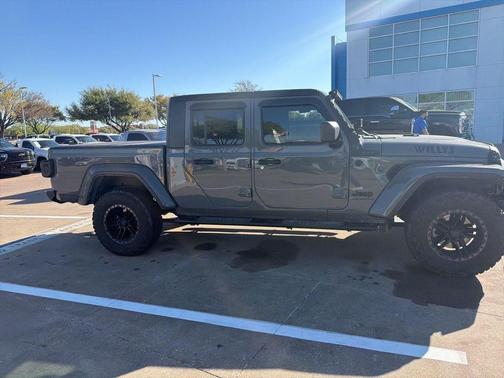Sting-Gray Clearcoat 2023 Jeep Gladiator Willys 4x4