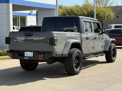 Sting-Gray Clearcoat 2023 Jeep Gladiator Willys 4x4