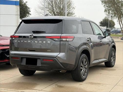 2023 Nissan Pathfinder S 4WD