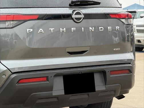 2023 Nissan Pathfinder S 4WD