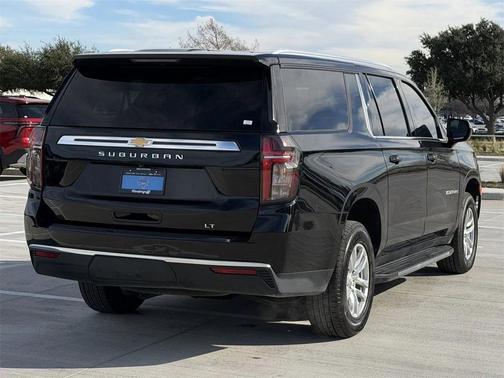 2023 Chevrolet Suburban LT