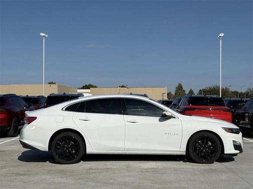 2022 Chevrolet Malibu FWD LT