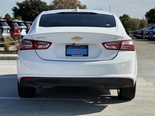 2022 Chevrolet Malibu FWD LT