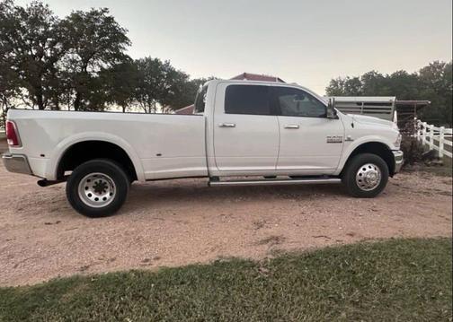 2018 RAM 3500 Laramie Crew Cab 4x4 8' Box