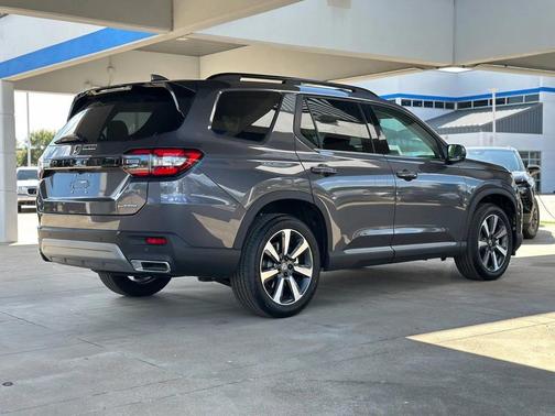 2025 Honda Pilot Touring 8-Passenger