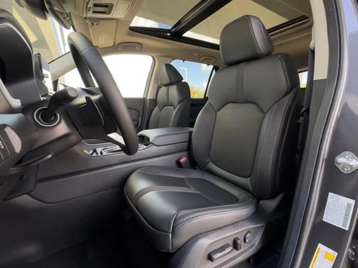 2025 Honda Pilot Touring 8-Passenger