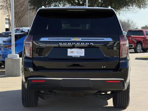 2023 Chevrolet Suburban LT