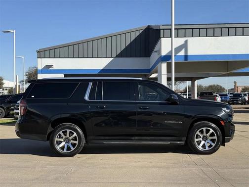 2023 Chevrolet Suburban LT