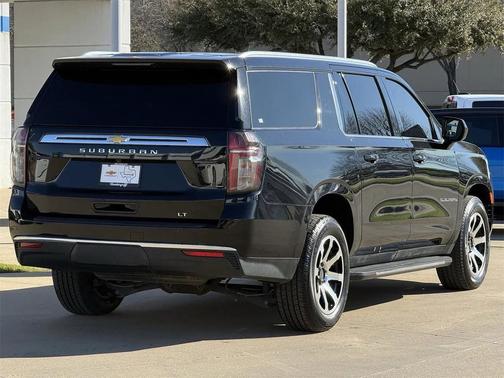 2023 Chevrolet Suburban LT