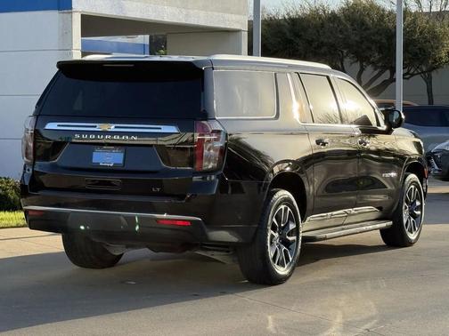 2024 Chevrolet Suburban LT