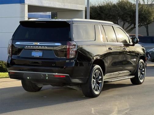 2024 Chevrolet Suburban LT