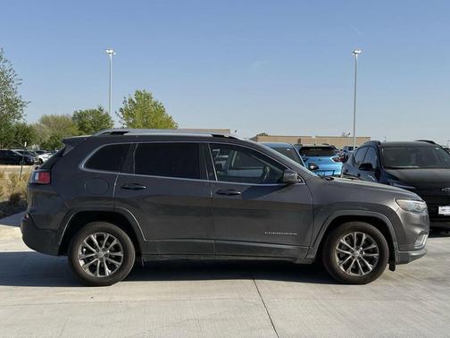 Granite Crystal Metallic Clearcoat 2019 Jeep Cherokee Latitude Plus