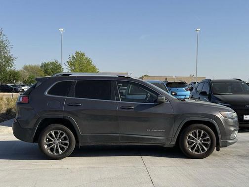 Granite Crystal Metallic Clearcoat 2019 Jeep Cherokee Latitude Plus