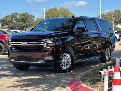 2023 Chevrolet Suburban LT