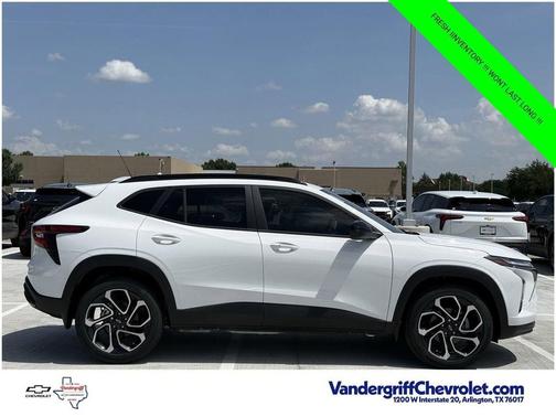 Summit White 2026 Chevrolet Trax FWD 2RS