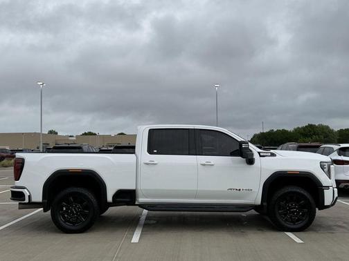 Summit White 2024 GMC Sierra 2500 AT4