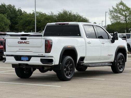Summit White 2024 GMC Sierra 2500 AT4
