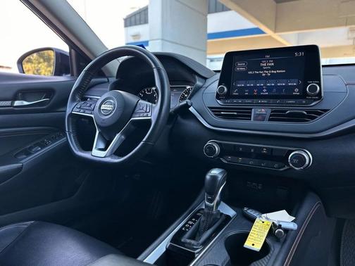 2022 Nissan Altima SR FWD