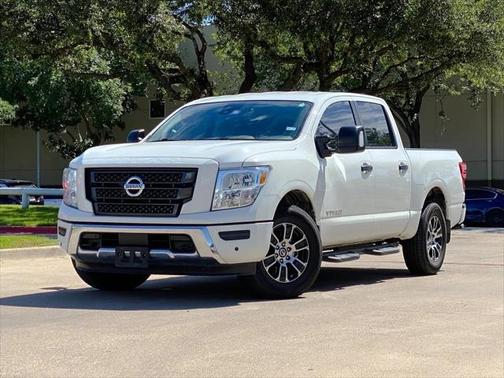 2022 Nissan Titan SV
