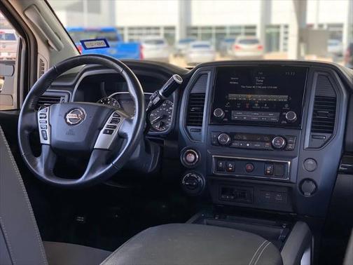 2022 Nissan Titan SV