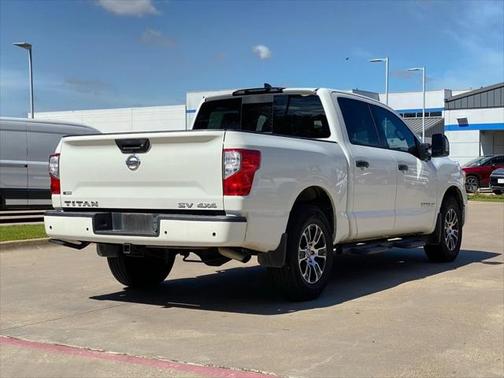 2022 Nissan Titan SV