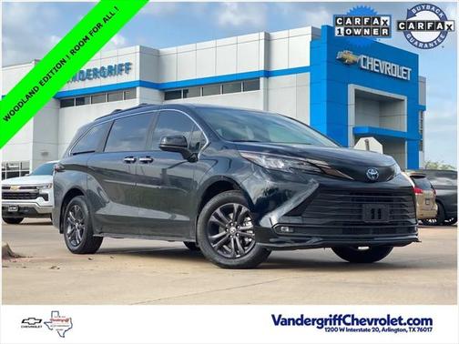 2024 Toyota Sienna LE