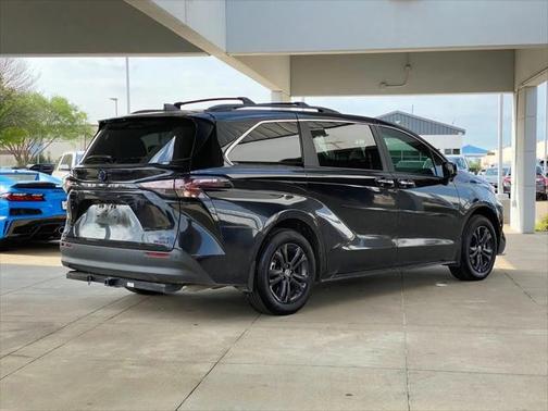 2024 Toyota Sienna LE