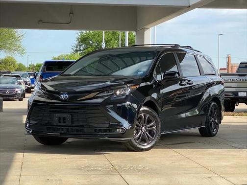 2024 Toyota Sienna LE