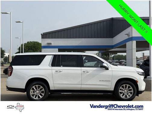 Summit White 2022 Chevrolet Suburban Premier