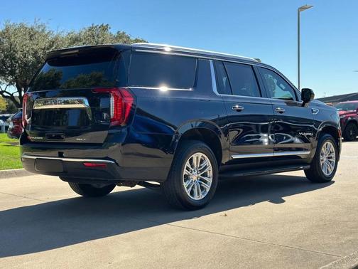 2022 GMC Yukon XL SLT