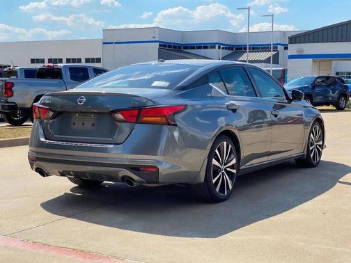 2022 Nissan Altima SR FWD