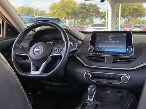 2022 Nissan Altima SR FWD