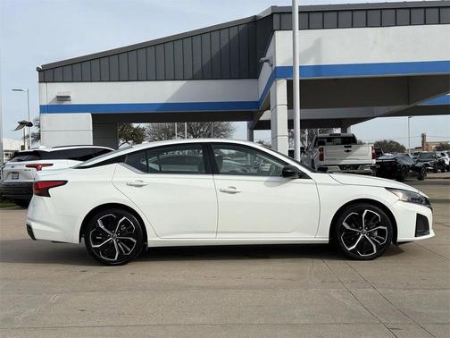 2024 Nissan Altima SR FWD