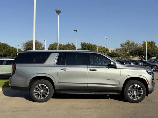 2026 Chevrolet Suburban LT