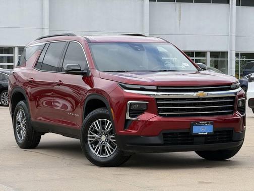 Radiant Red Tintcoat 2024 Chevrolet Traverse LT