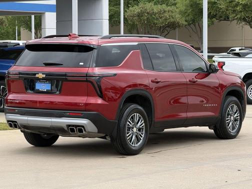 Radiant Red Tintcoat 2024 Chevrolet Traverse LT