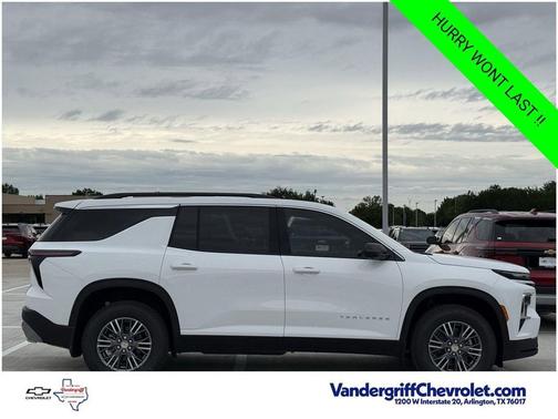 Summit White 2026 Chevrolet Traverse LT
