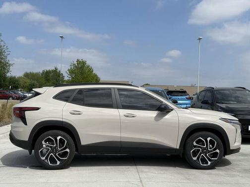 White Sands 2026 Chevrolet Trax FWD 2RS