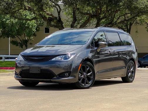 2020 Chrysler Pacifica Touring L