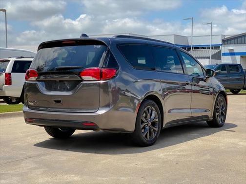 2020 Chrysler Pacifica Touring L