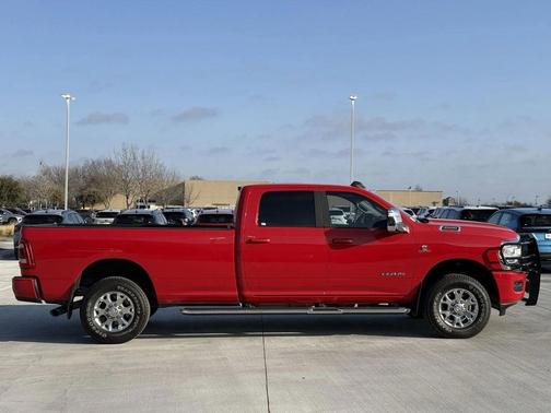 2024 RAM 3500 Laramie Crew Cab 4x4 8' Box